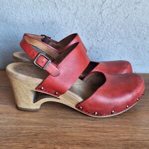 Dansko Thea Mary Jane Clog Women’s 38 US 7 7.5 Red Studded Leather Shoes Wood